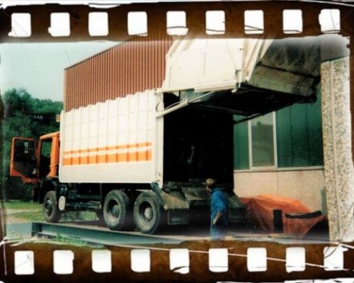 Schräge Bühne draußen.jpeg